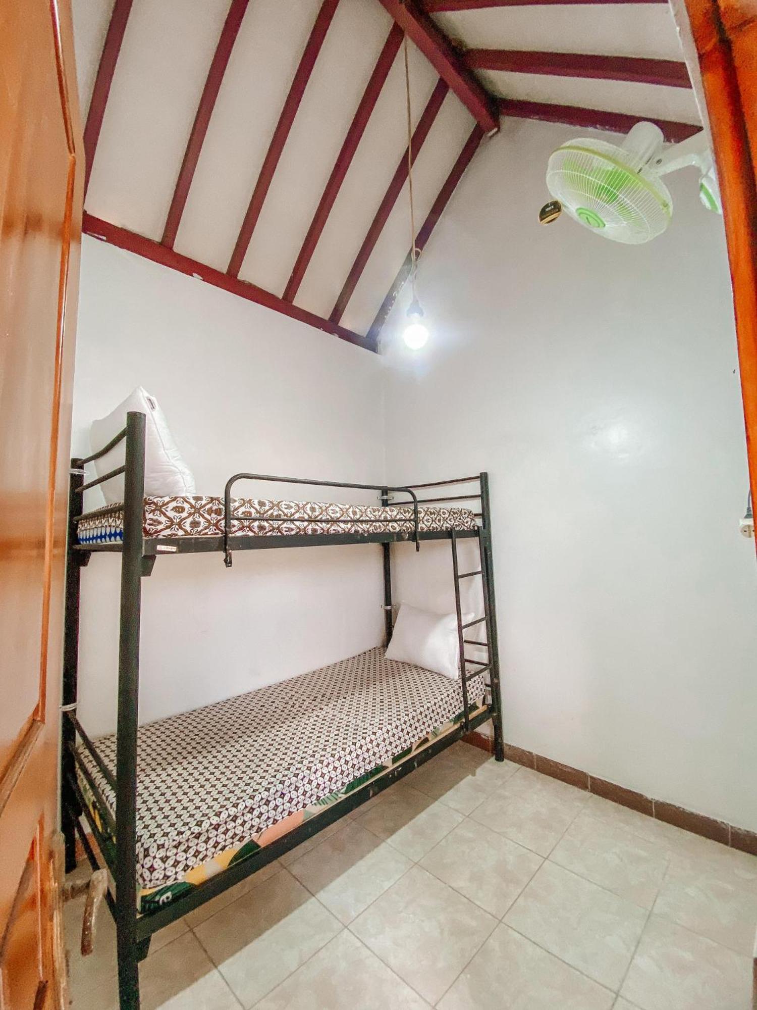 Laura'S Backpacker 523 Hostel Yogyakarta Kültér fotó