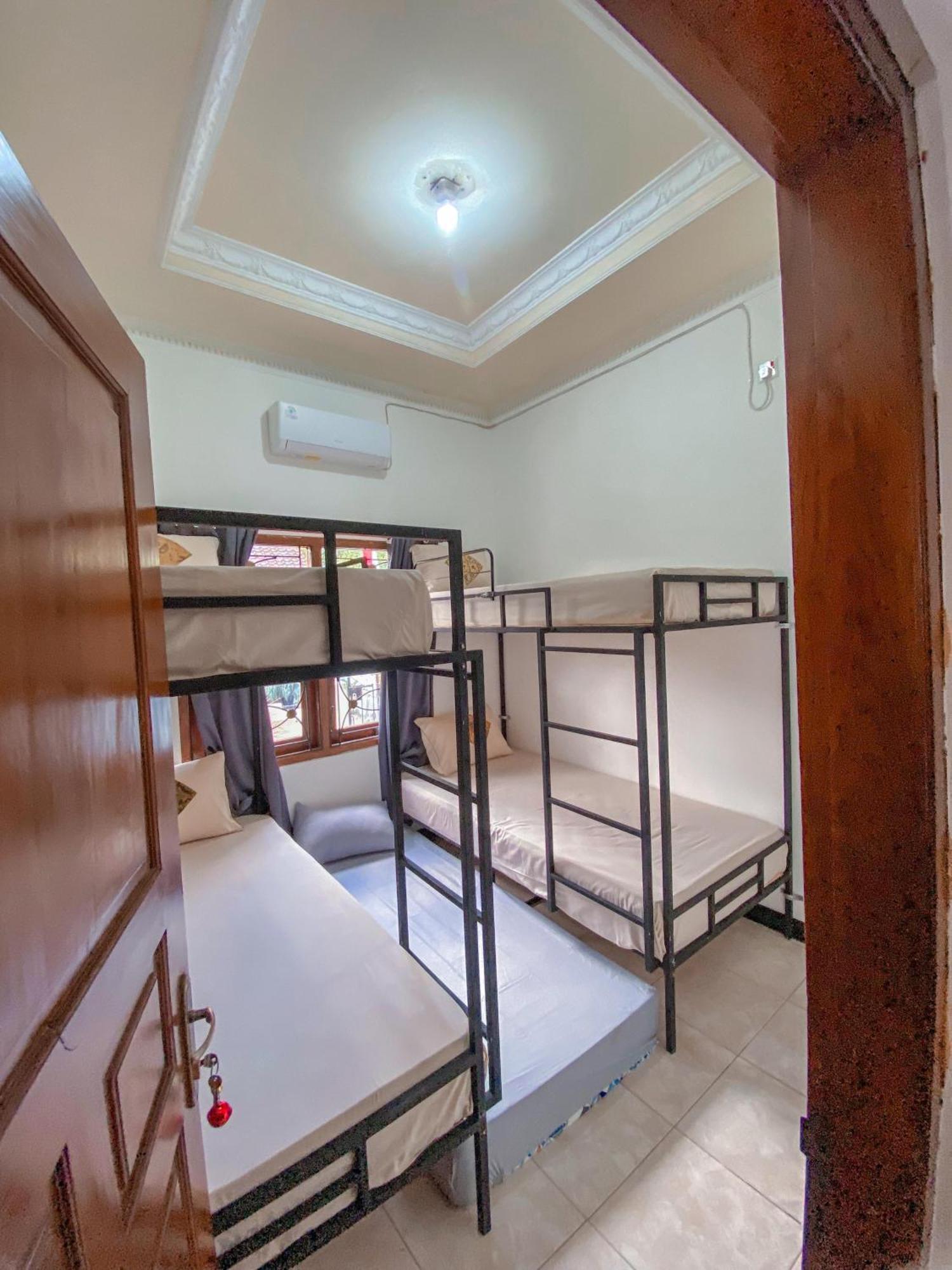 Laura'S Backpacker 523 Hostel Yogyakarta Kültér fotó